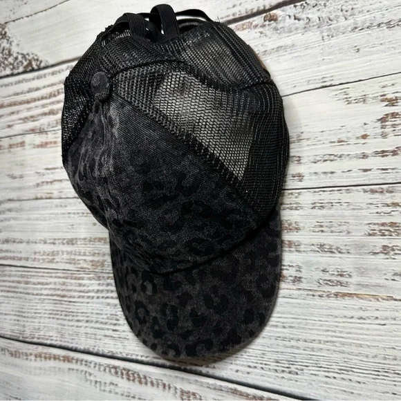 NWOT CC HAT PONY TAIL CRISS CROSS GRAY LEOPARD CHEETAH PRINT BASEBALL CAP BLACK - Picture 2 of 9